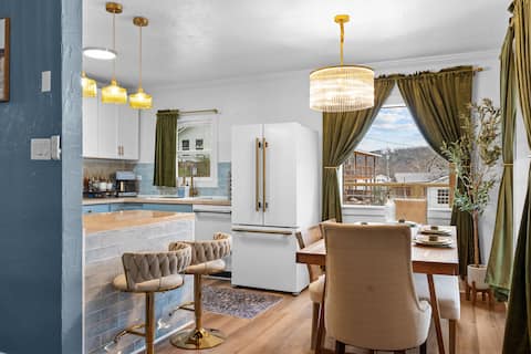 Wildflower Cottages:3 Rentals, Hot Tub& lake views