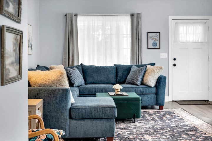 New Listing! Spacious Highland Square Getaway - アクロン, OH