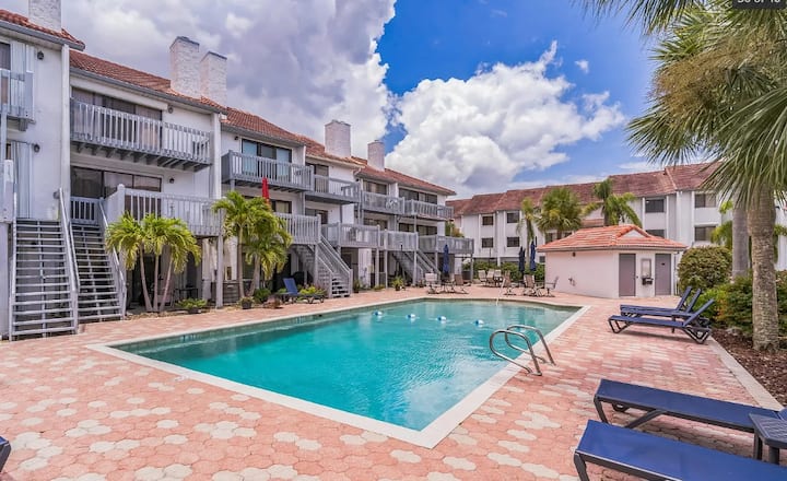 Exec Stay Walkable Area W/pool, Near Nasa & Spacex - Titusville, FL