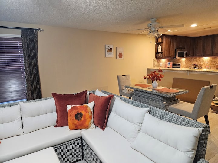 Exec Stay Walkable Area W/pool, Near Nasa & Spacex - Titusville, FL