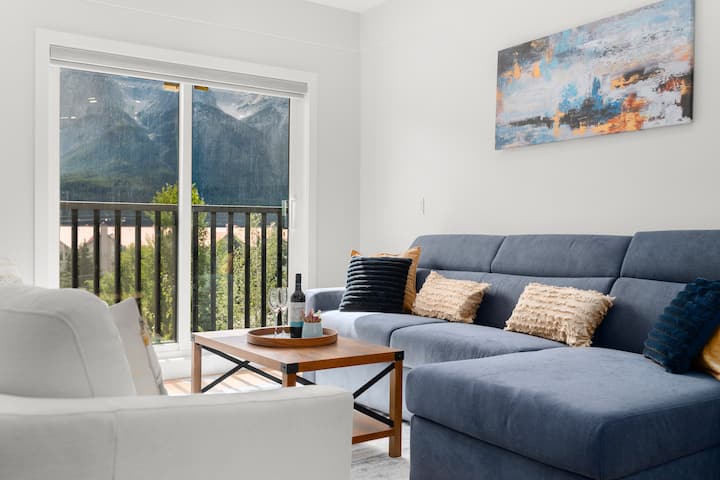 Mountain Views | 15 Min Drive To Banff | Firetable - Canmore