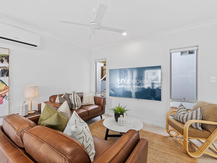 Dream World Escape 4br Oxenford - Pool, Gym Bbq - Nerang