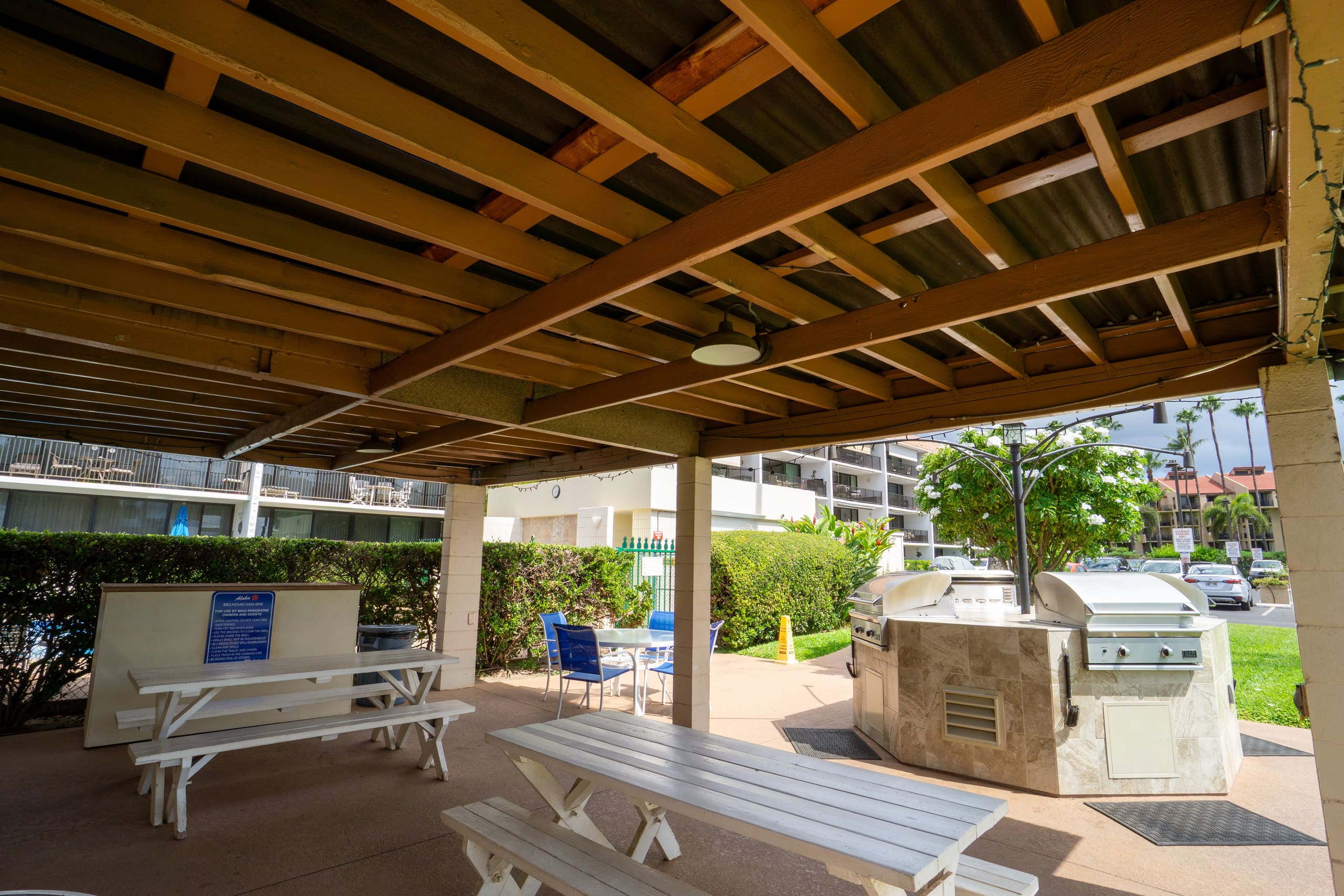 OCEAN FRONT modern 2BR 2BA, king bed, beach, pool! - Image 24
