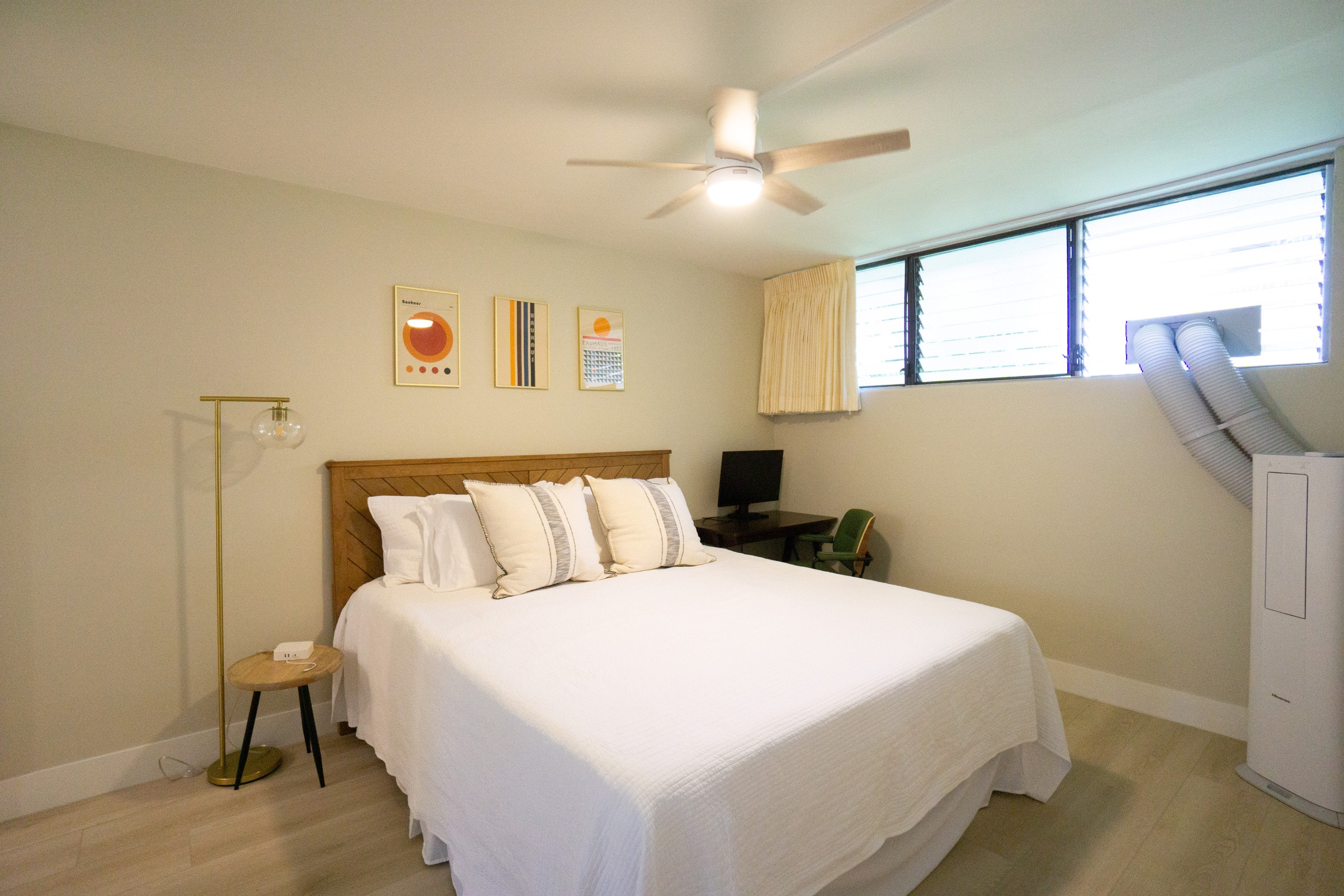 OCEAN FRONT modern 2BR 2BA, king bed, beach, pool! - Image 1