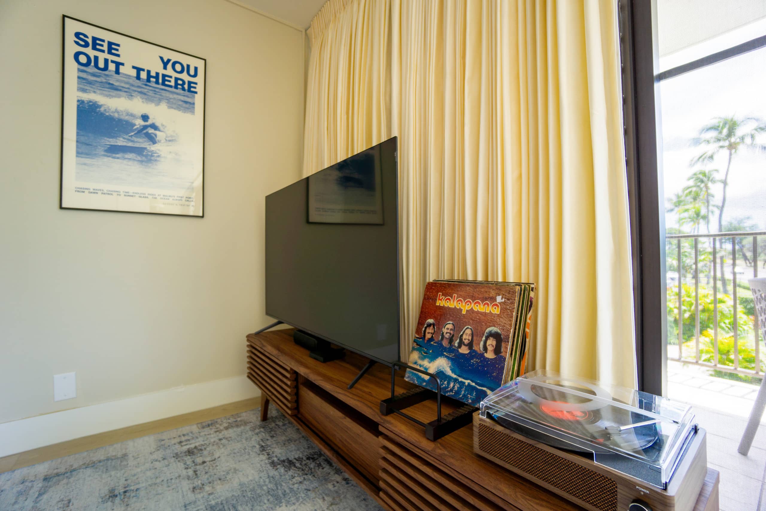 OCEAN FRONT modern 2BR 2BA, king bed, beach, pool! - Image 5