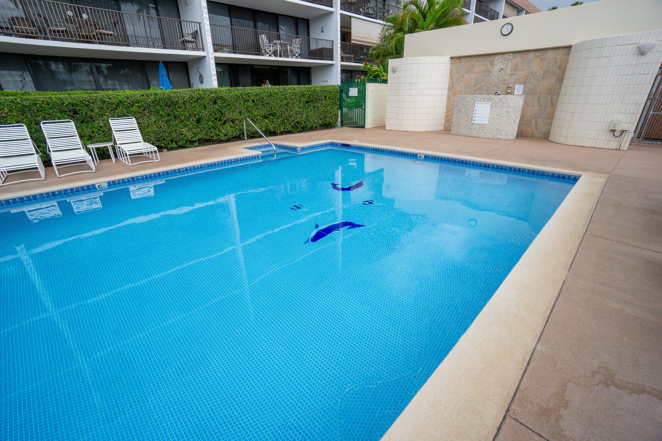 OCEAN FRONT modern 2BR 2BA, king bed, beach, pool! - Image 22