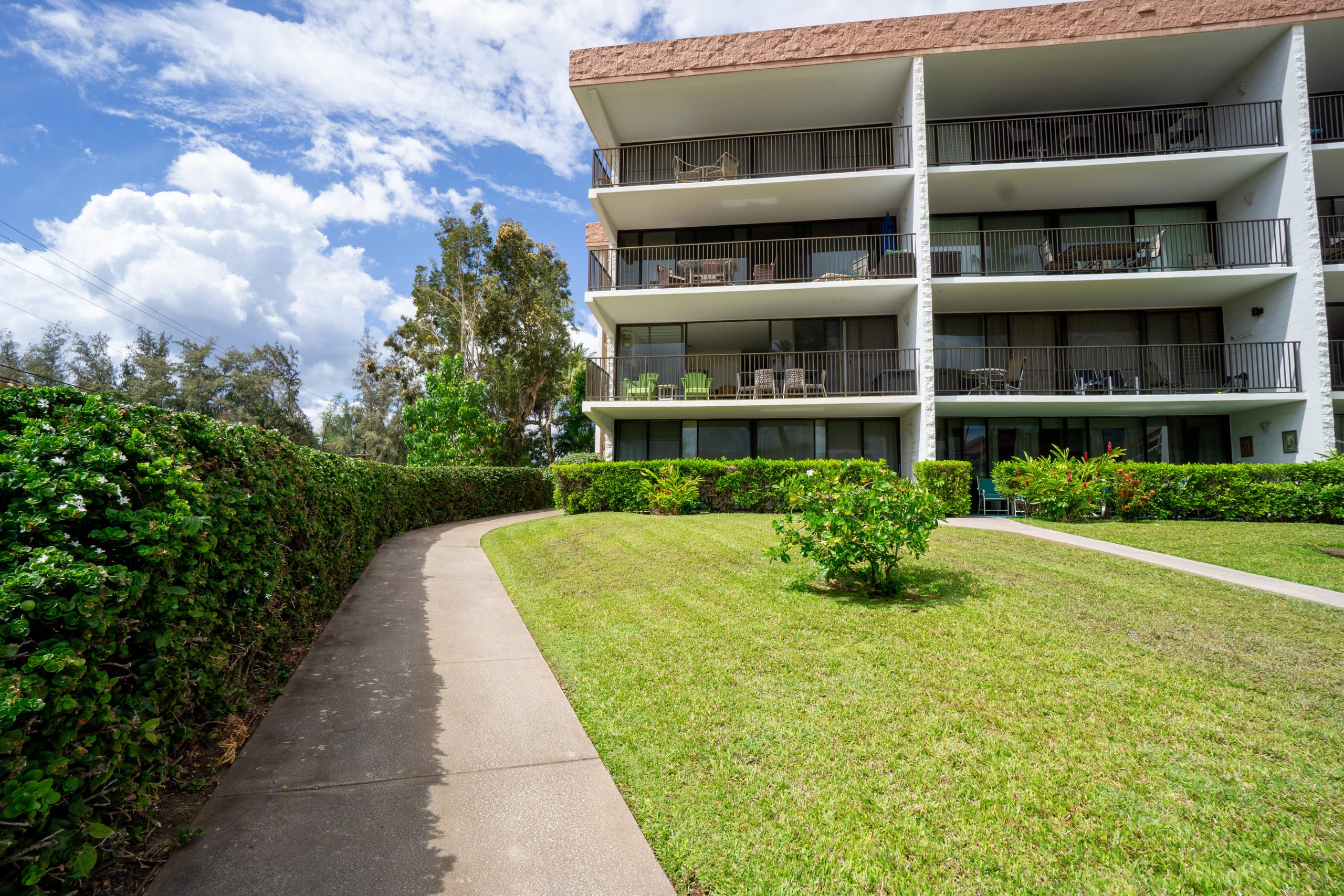 OCEAN FRONT modern 2BR 2BA, king bed, beach, pool! - Image 18