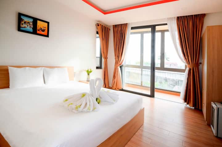 Posteľ
Matrac
Vankúše
Šatník
Dekoratívne vázy
Dekoratívne obrazy
Klimatizácia
Polica pri posteli
Šatníkový stôl
