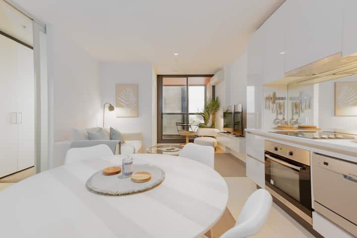 Skyline Escape | Pool & Gym | 2 Min Southern Cross - Melbourne