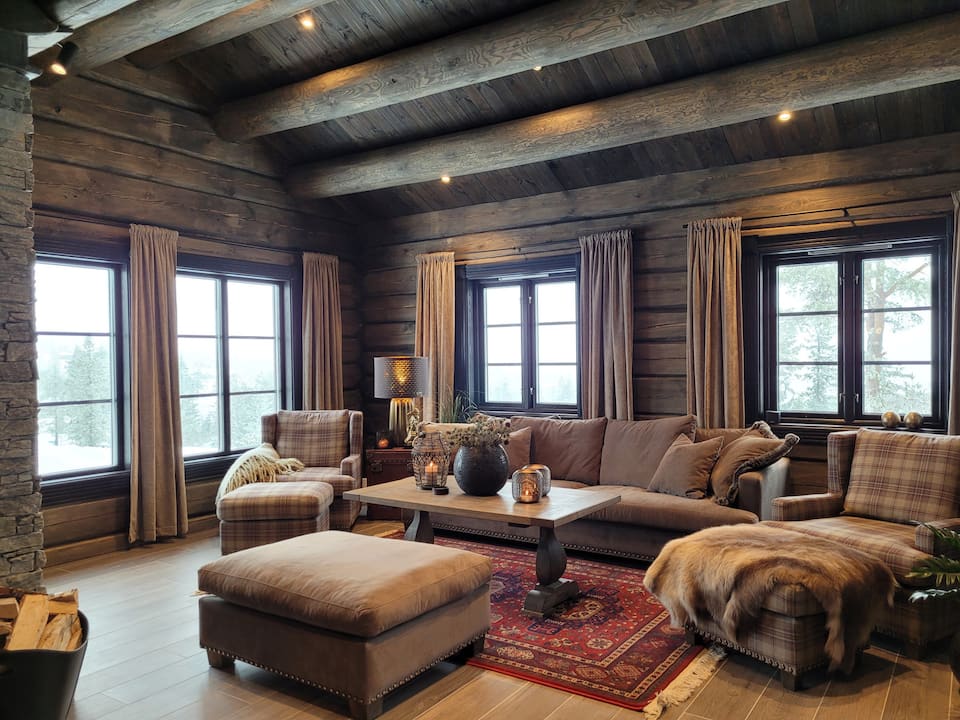 A hand-built log cabin at the top of Blefjell, Flesberg, Buskerud, Norway, photo 3 of 10