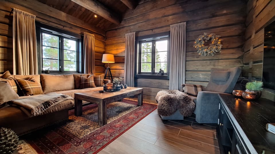A hand-built log cabin at the top of Blefjell, Flesberg, Buskerud, Norway, photo 4 of 10