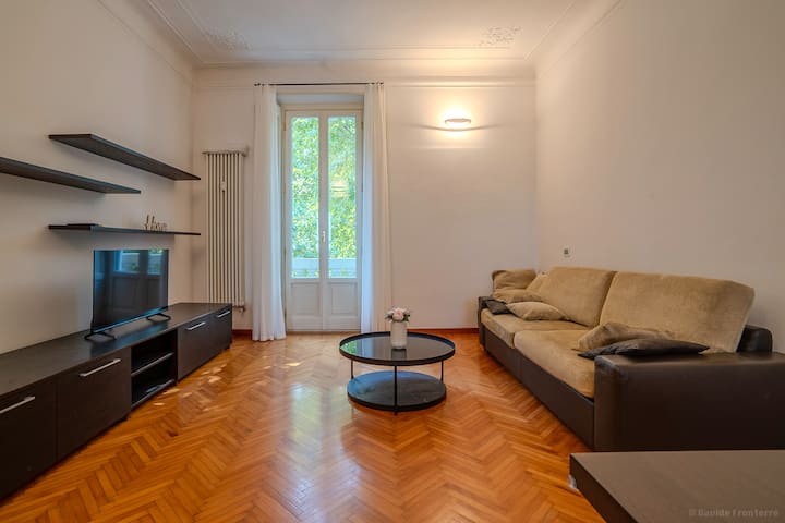 Metro Elegance Home-spacious Living & Urban Charm - Sesto San Giovanni