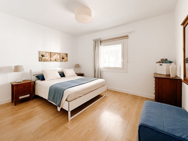 Prostrana i svijetla soba s vlastitom kupaonicom