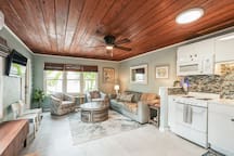 Cozy Escape - 1 BR - Walk to Siesta Key Beach!