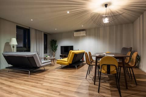 Top performing Airbnb: Extra Large 2BR Apartment Next to Metro Station in Mafamude