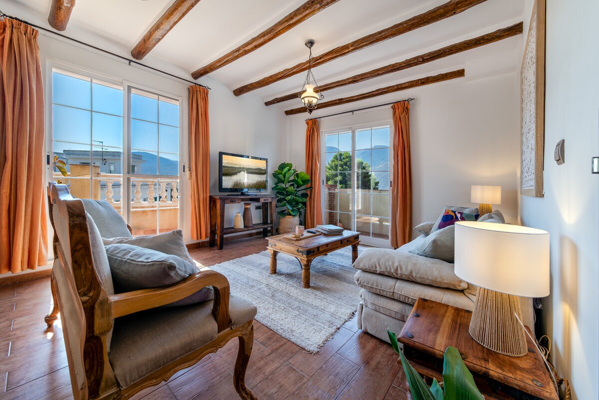 Top performing Airbnb: Casa Entre Montanas: 3 bedrooms, stunning views in Granada