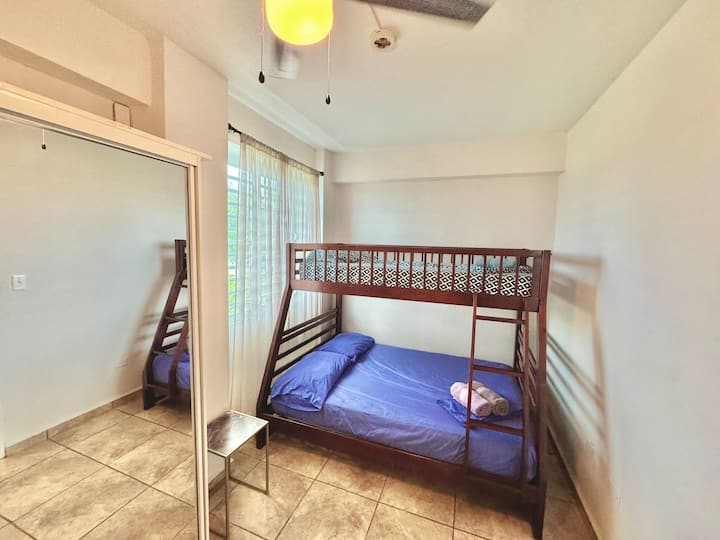 Სრული ლეიბის ქვედა საწოლი , ორადგილიანი ლეიბის ზედა საწოლი