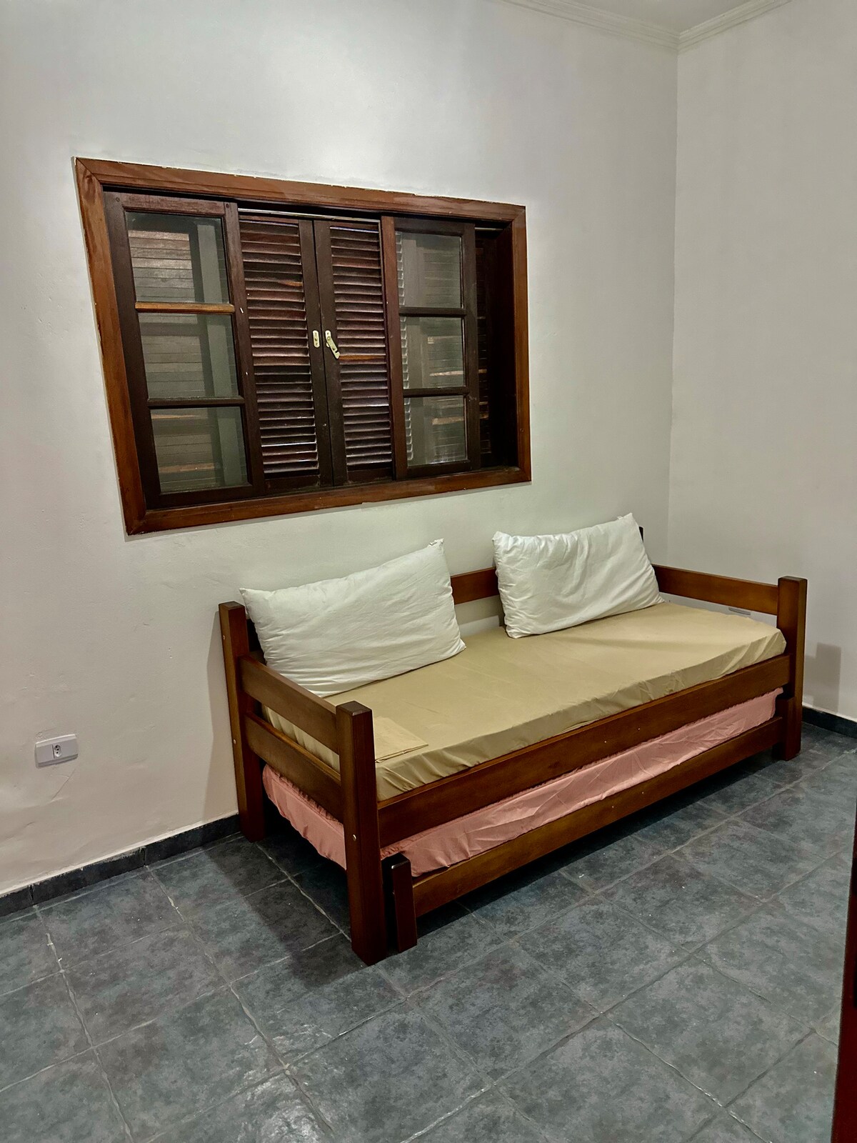 საძინებელი 4