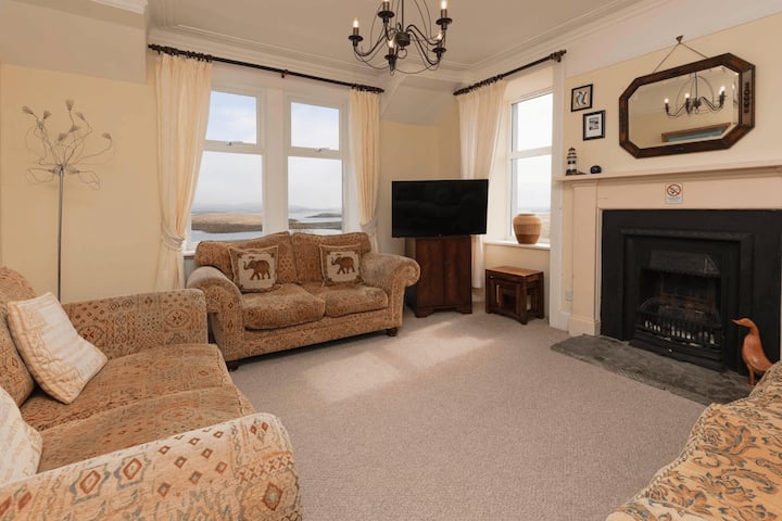 Sunrise Apartment In Stunning Lochmaddy Bay - North Uist
