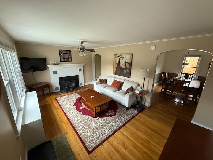 Cozy Cape-style Home Near Killington, Vt - Rutland, VT