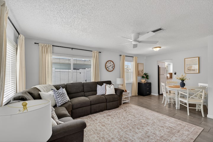 Isle Of Green | 2br/1ba | Near Siesta Keys - サラソータ, FL