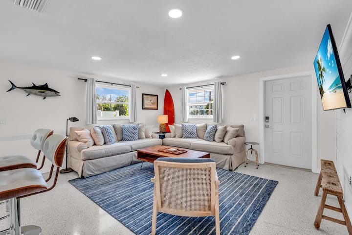 Bean Pt. Bungalow 2 - Half Duplex W/ Private Spool - Anna Maria, FL