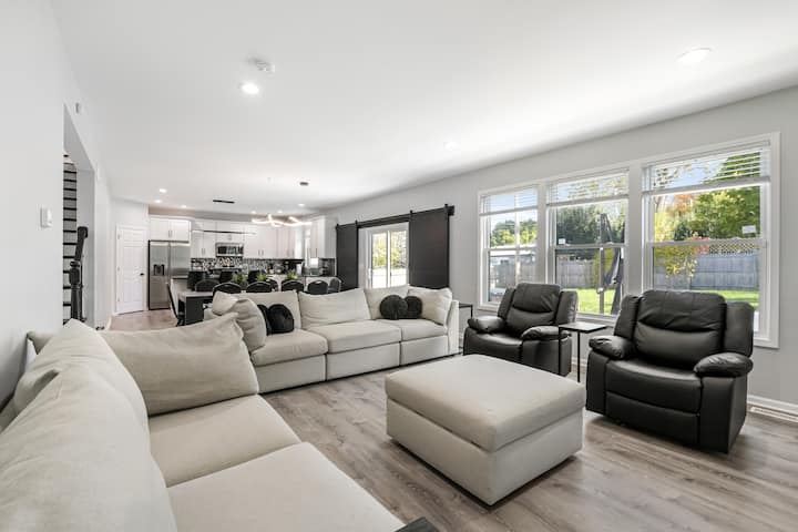 Hidden Hills Retreat - Oak Brook, IL