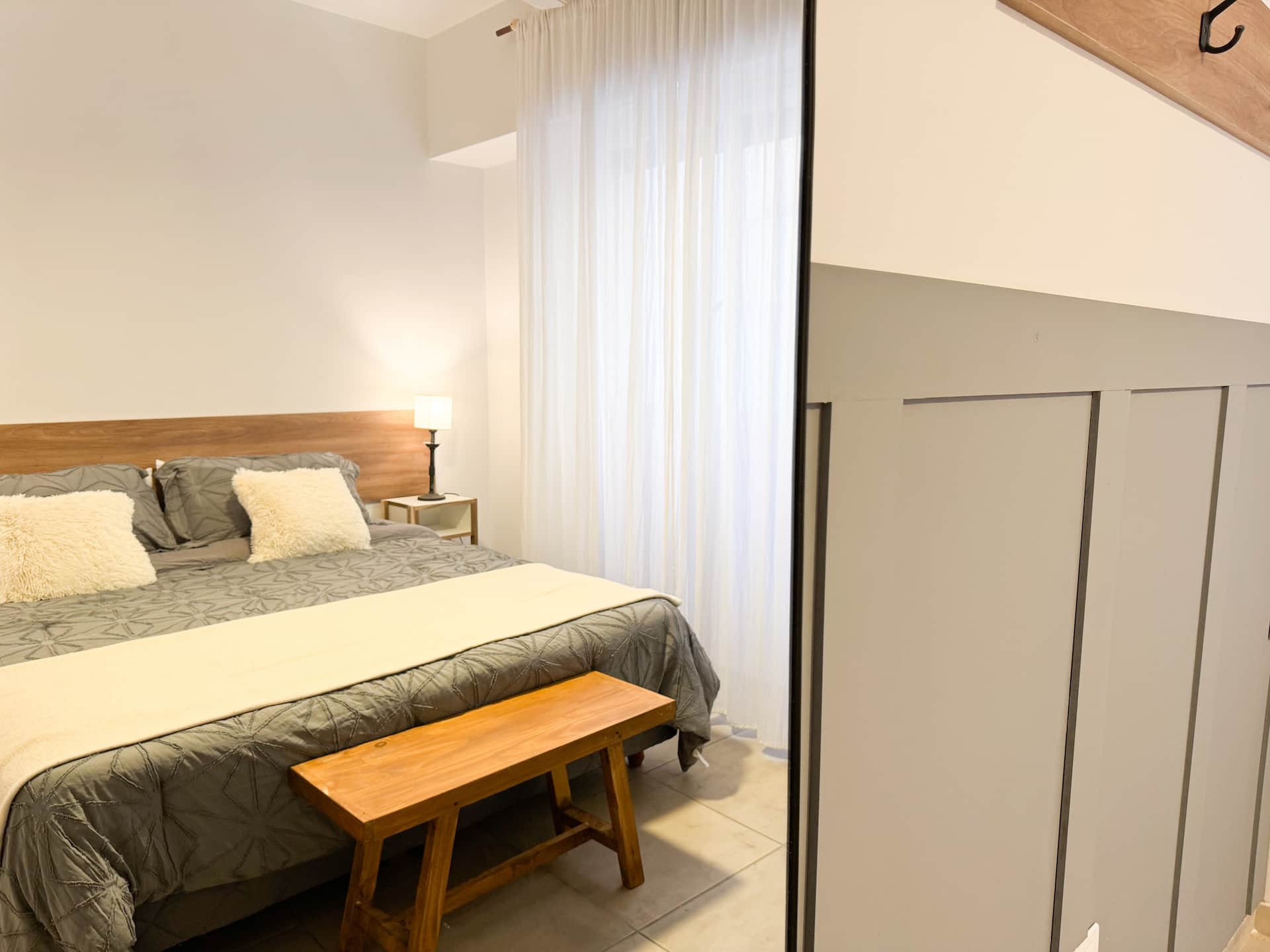 Two-room apartment with private patio in Monserrat