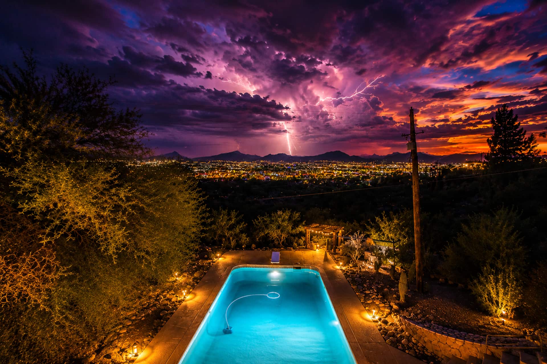 Sunsets, City Lights & Private Pool