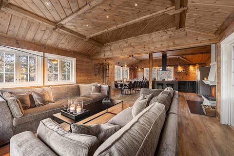 Cozy & Spacious Cabin – Perfect for Groups 17 Beds