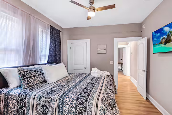 البيت الرئيسي - غرفة النوم الرئيسية - سرير كينج