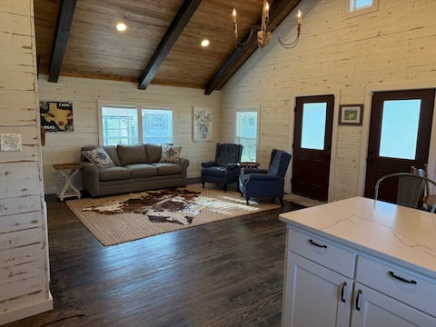 Popular Airbnb listing: The Farm House in North Texas Lakes