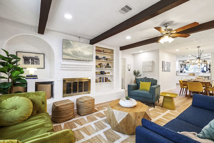 Stylish Upscale Casa Near Iah & Downtown Humble! - Humble, TX