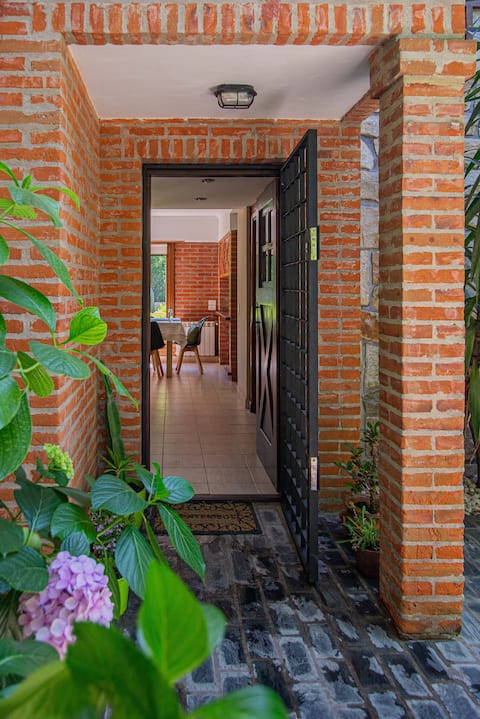 Airbnb con mejor rendimiento: Large Boutique House in a Forest near the Sea en Mar Del Plata