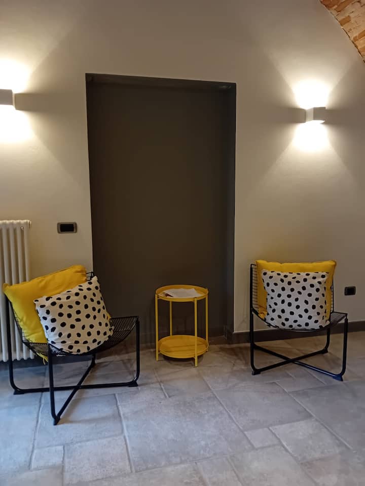 16th-century Tuscan Apartment With Vaults & Views - San Miniato