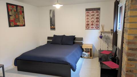 Top performing Airbnb: Cosy Studio next to Paris LaDéfense in Nanterre