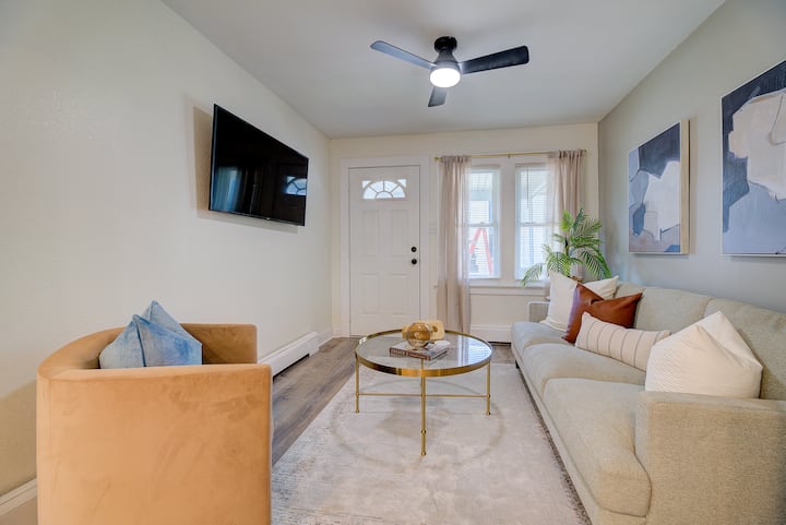 Modern 2-bedroom Close To American Family Field - Greenfield, WI