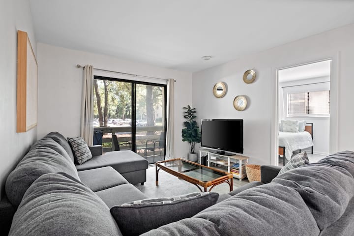 Family Friendly 2b/ 2b Condo - Walk To The Beach! - Hilton Head Island, SC