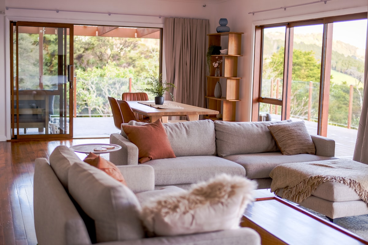 Popular Airbnb listing: Coastal House with Stunning Views in Whangarei District East