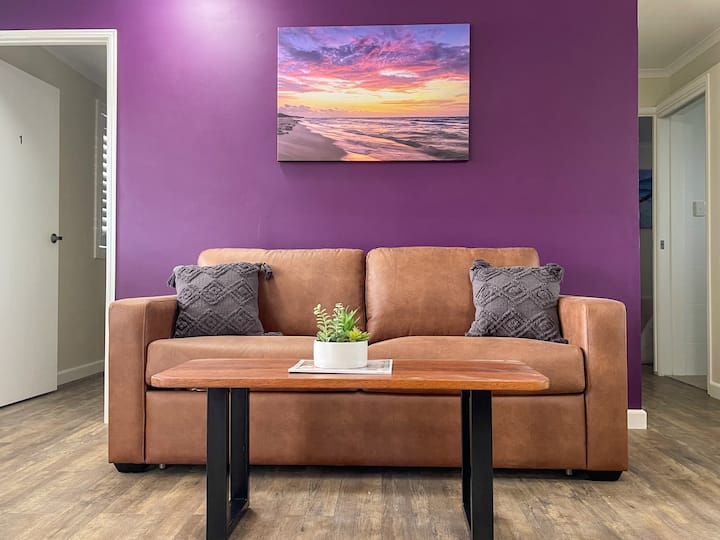 Quarterdeck A7 | Family Stay 2br + Sofa Bed - Gladstone Central
