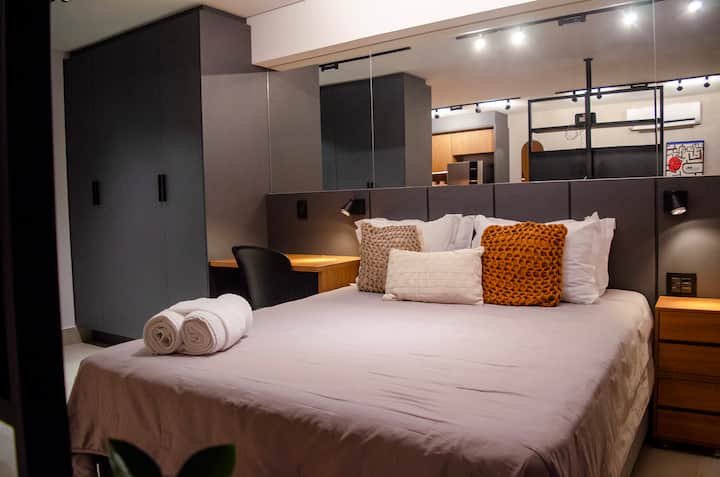 舒适的床和优质的床上用品。 两个床头板上的USB插座，方便手机充电。