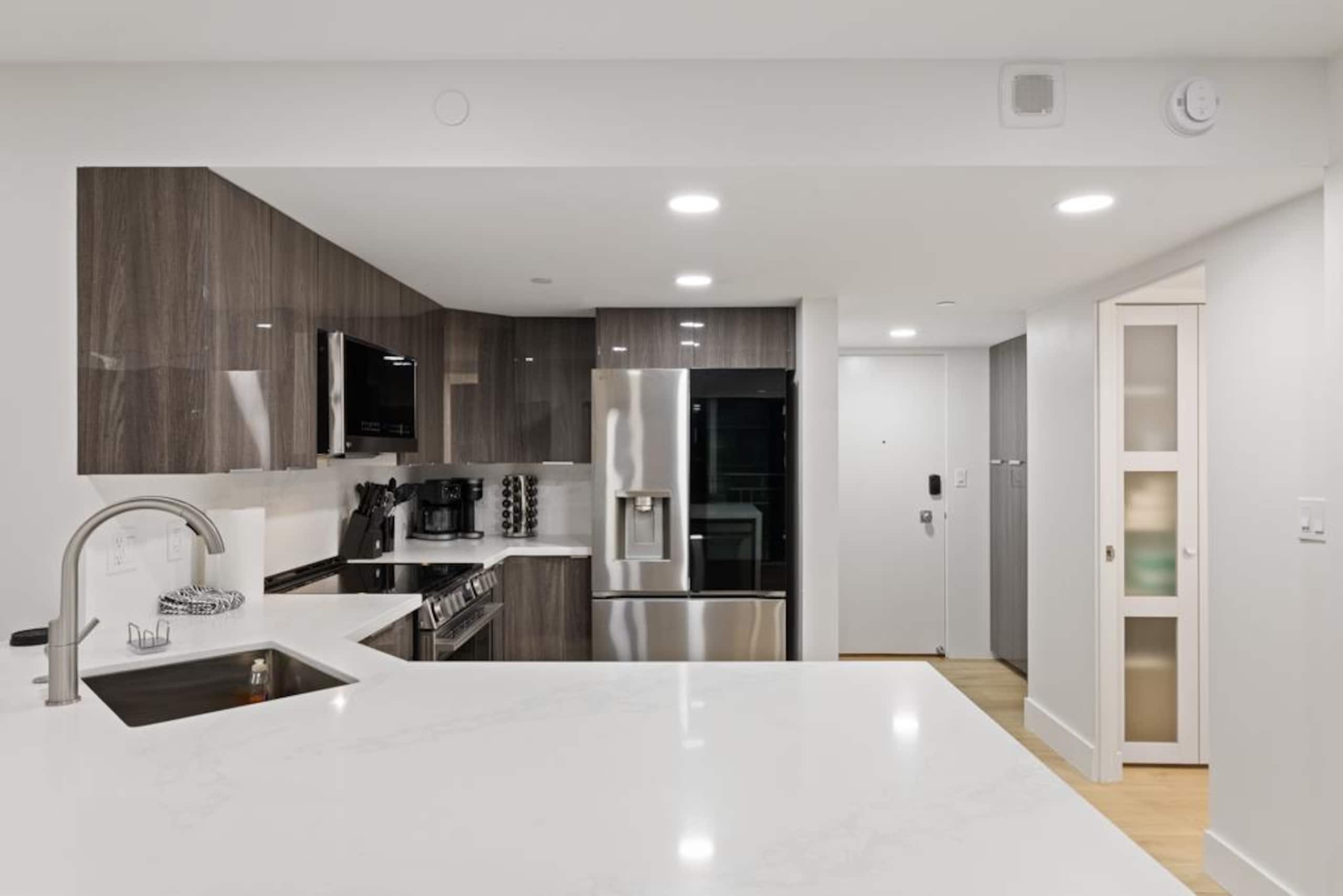 Condo in Honolulu · ★4.96 · 2 bedrooms · 3 beds · 2 private baths - Image 17