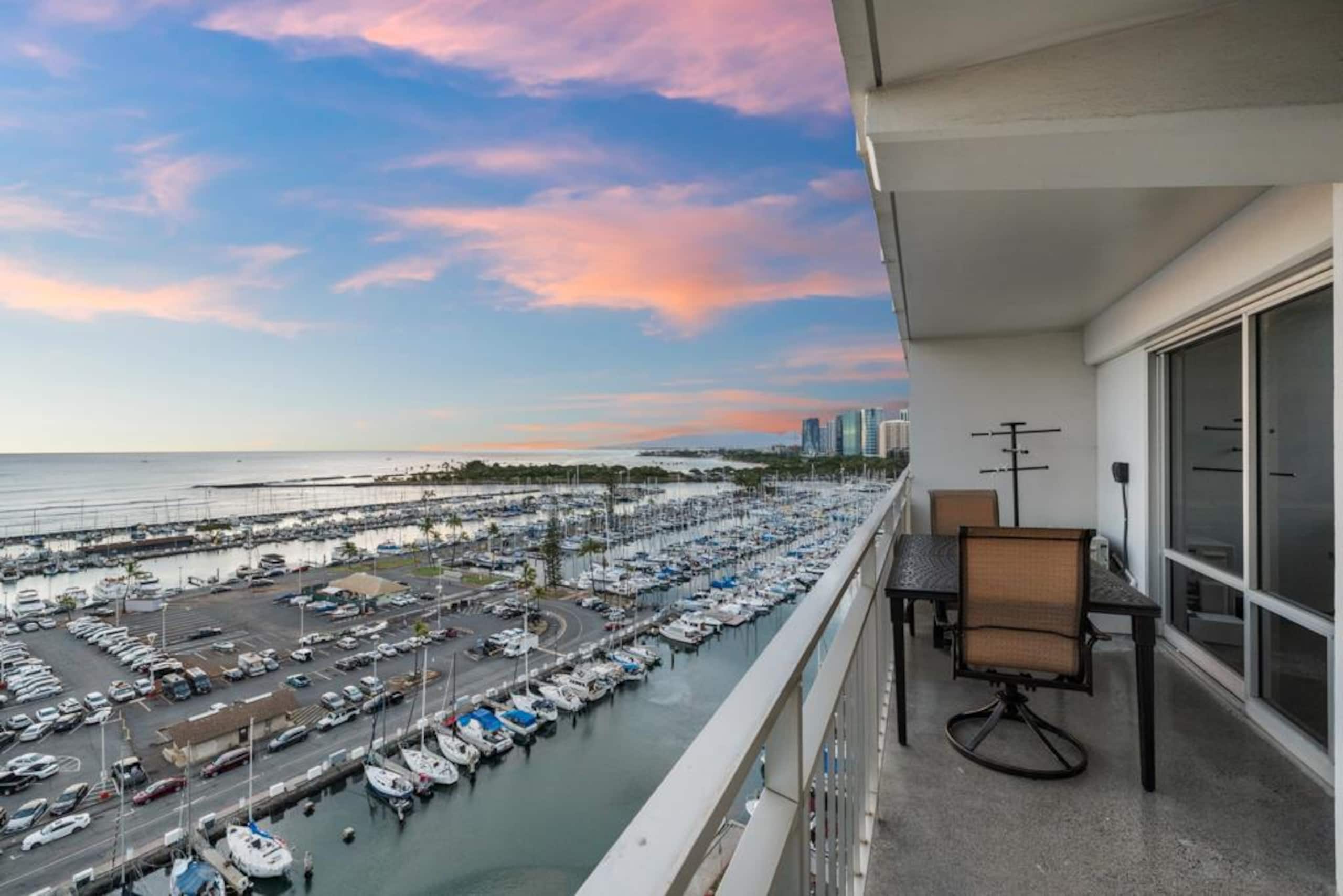 Condo in Honolulu · ★4.96 · 2 bedrooms · 3 beds · 2 private baths - Image 46