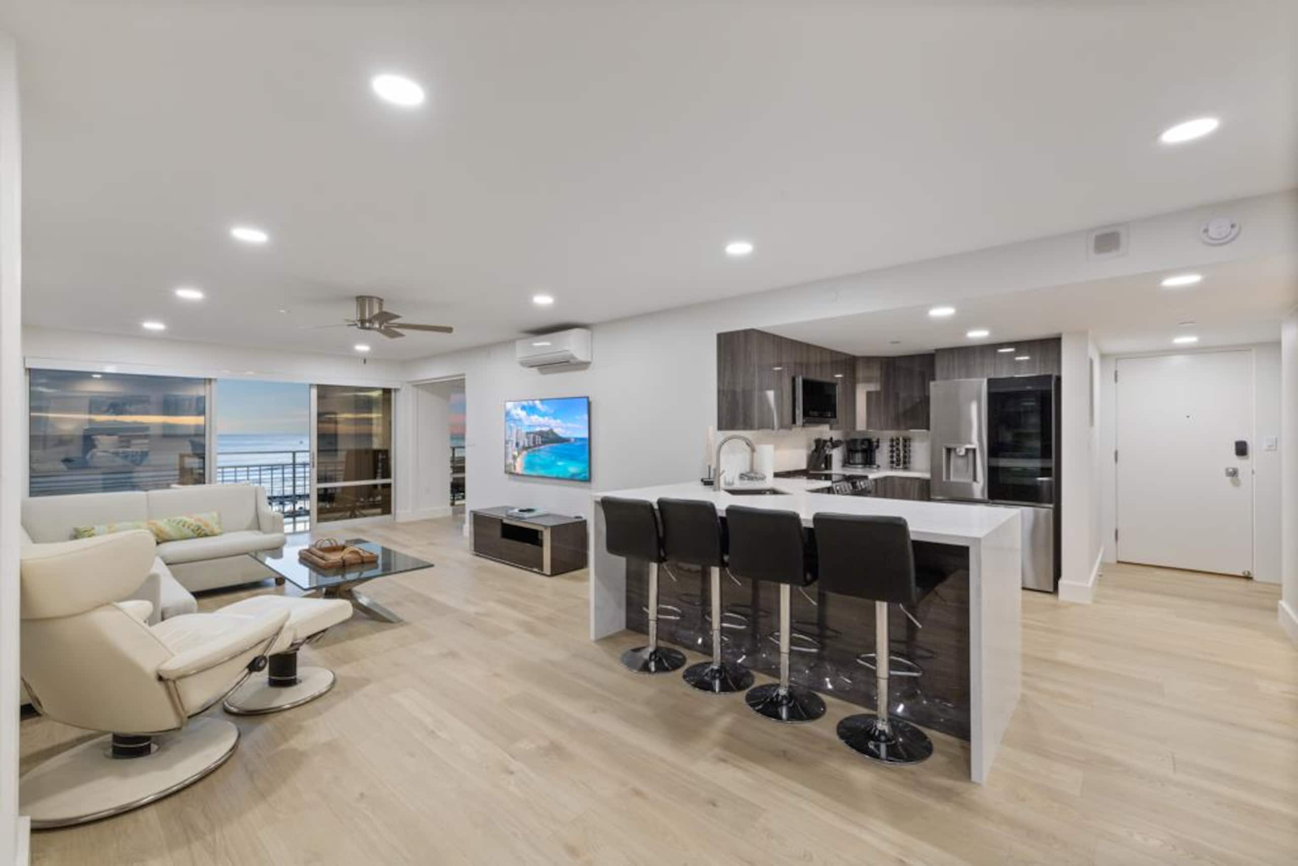 Condo in Honolulu · ★4.96 · 2 bedrooms · 3 beds · 2 private baths - Image 21