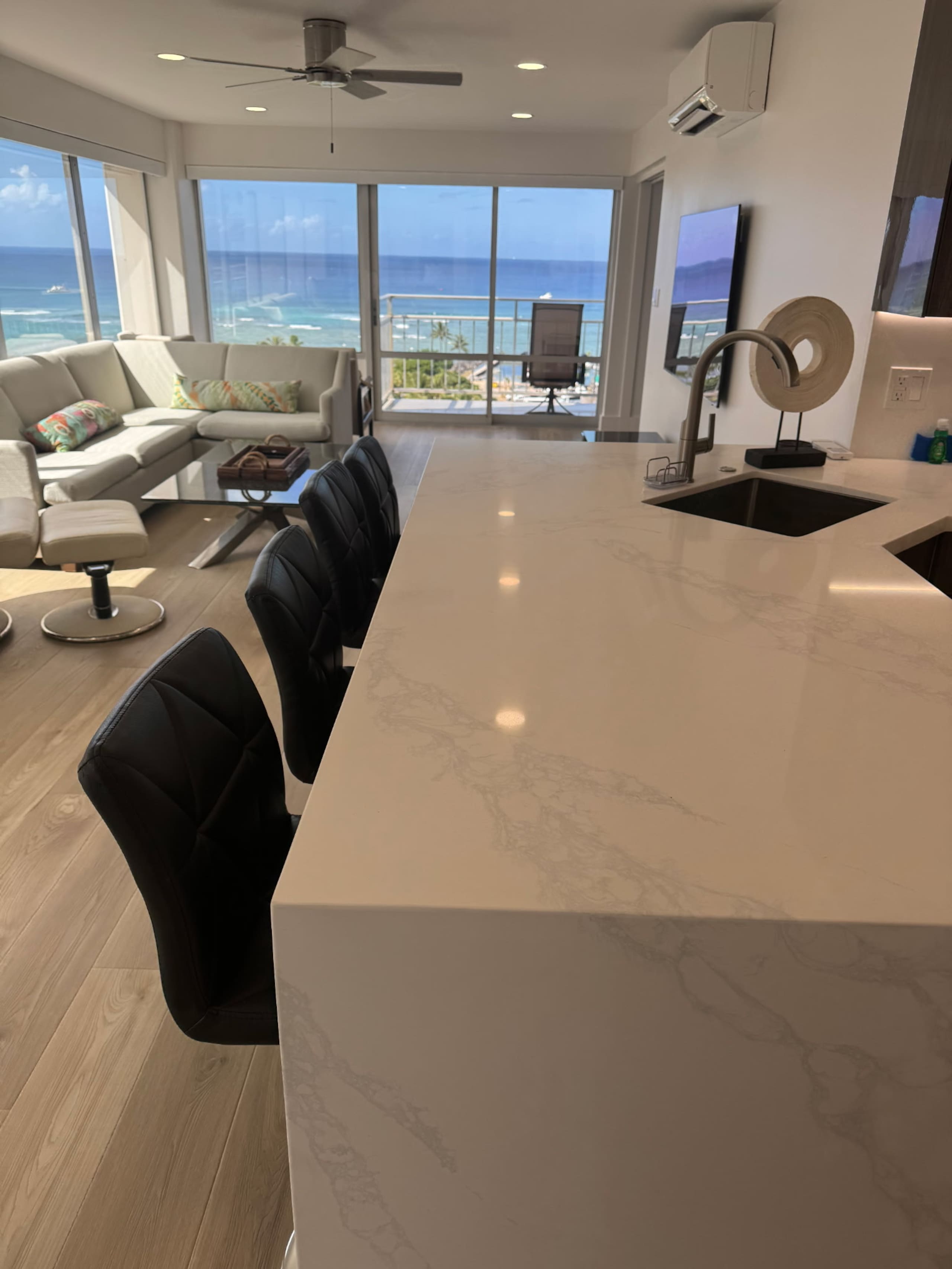 Condo in Honolulu · ★4.96 · 2 bedrooms · 3 beds · 2 private baths - Image 16