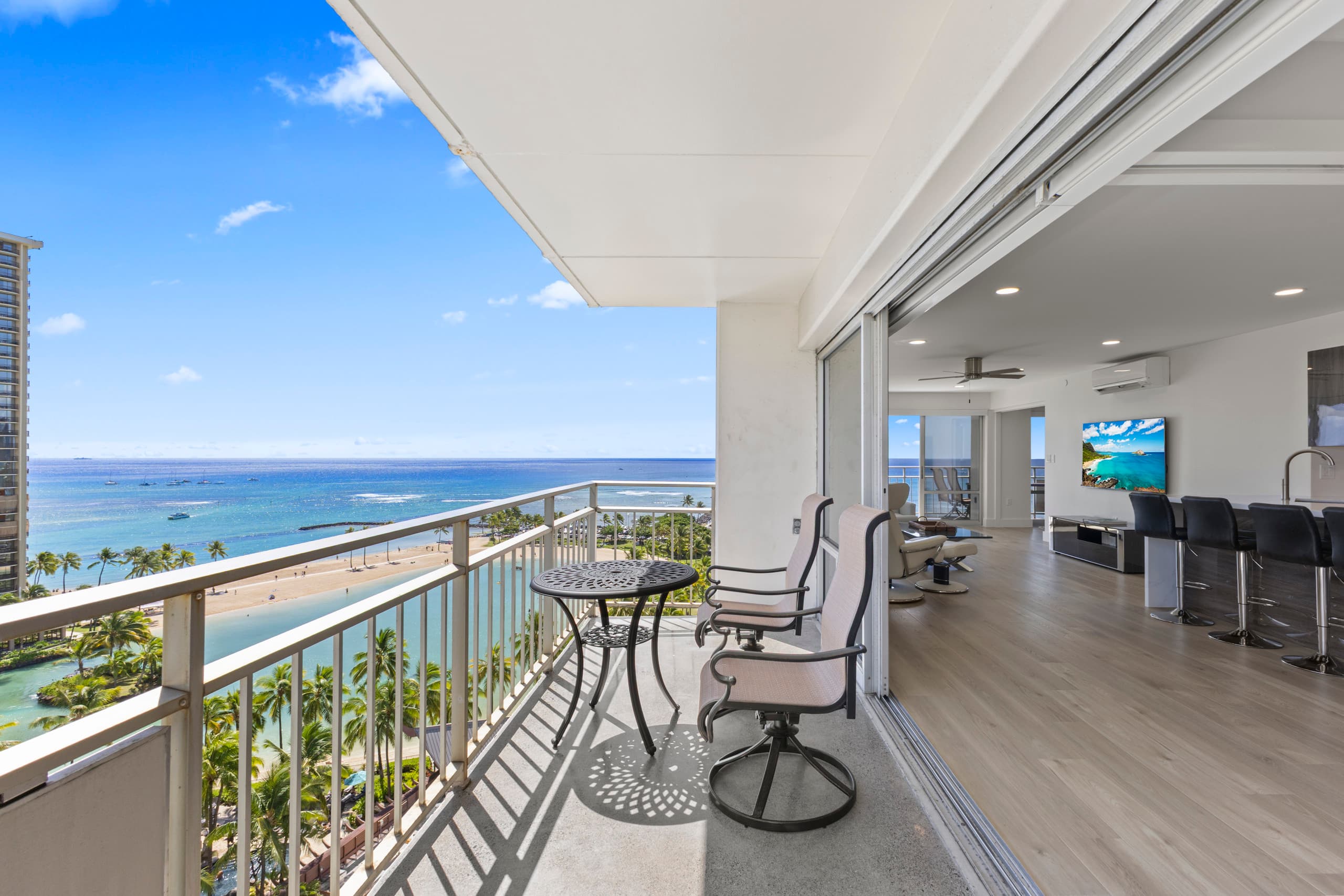 Condo in Honolulu · ★4.96 · 2 bedrooms · 3 beds · 2 private baths - Image 48
