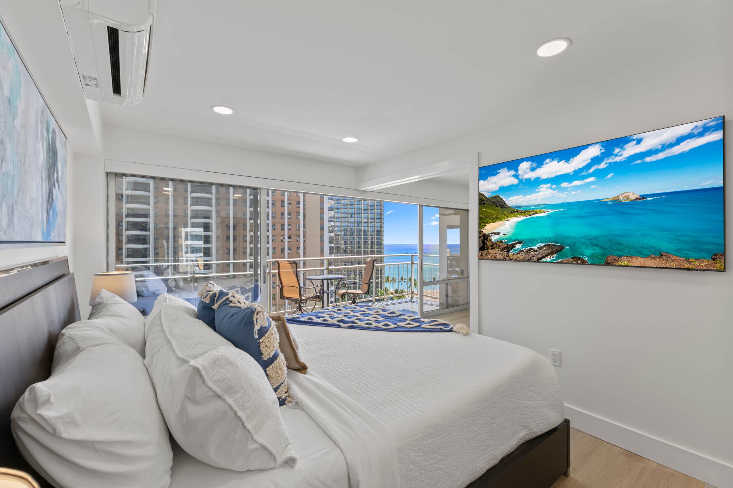 Condo in Honolulu · ★4.96 · 2 bedrooms · 3 beds · 2 private baths - Image 30
