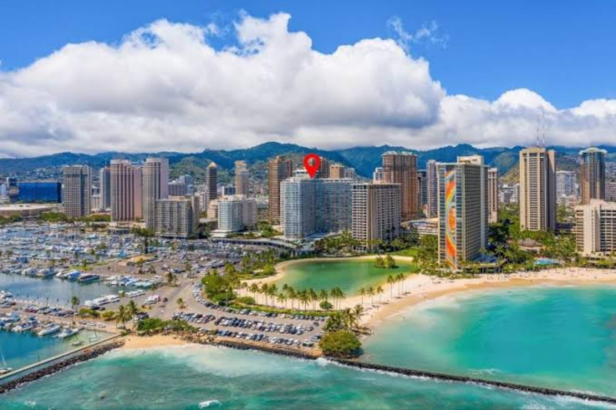 Condo in Honolulu · ★4.96 · 2 bedrooms · 3 beds · 2 private baths - Image 66