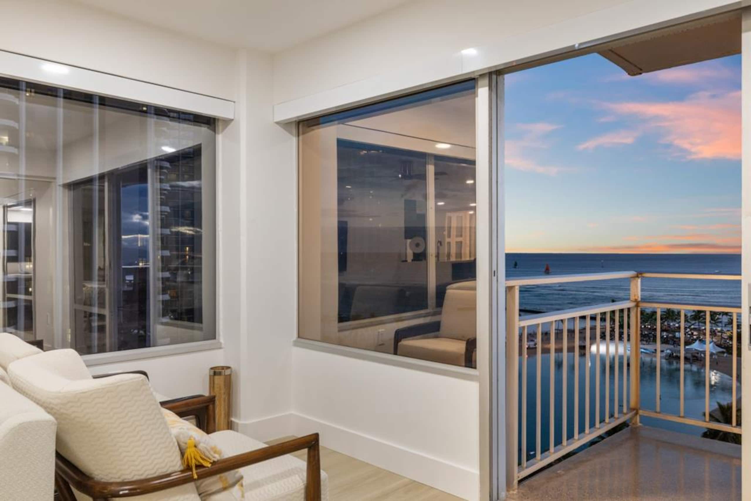 Condo in Honolulu · ★4.96 · 2 bedrooms · 3 beds · 2 private baths - Image 64