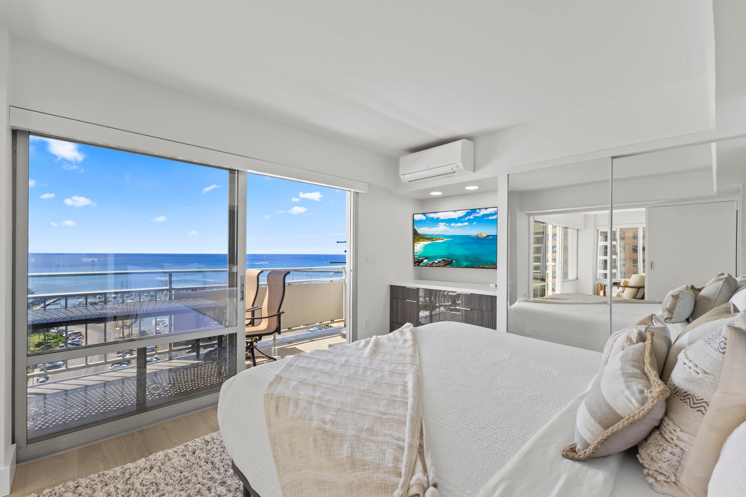 Condo in Honolulu · ★4.96 · 2 bedrooms · 3 beds · 2 private baths - Image 26
